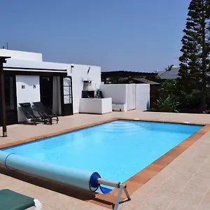 Villa Imogen With New Heated Swimming Pool, Playa Blanca (Lanzarote)